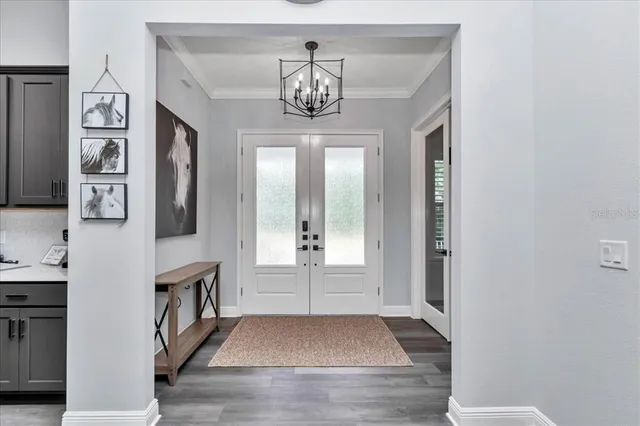 a view of entryway with livingroom