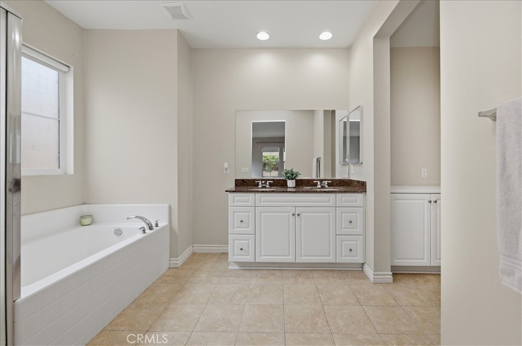 7688 Steamboat Street Riverside, CA 92507 - Photo 21 of 34 Primary Bathroom