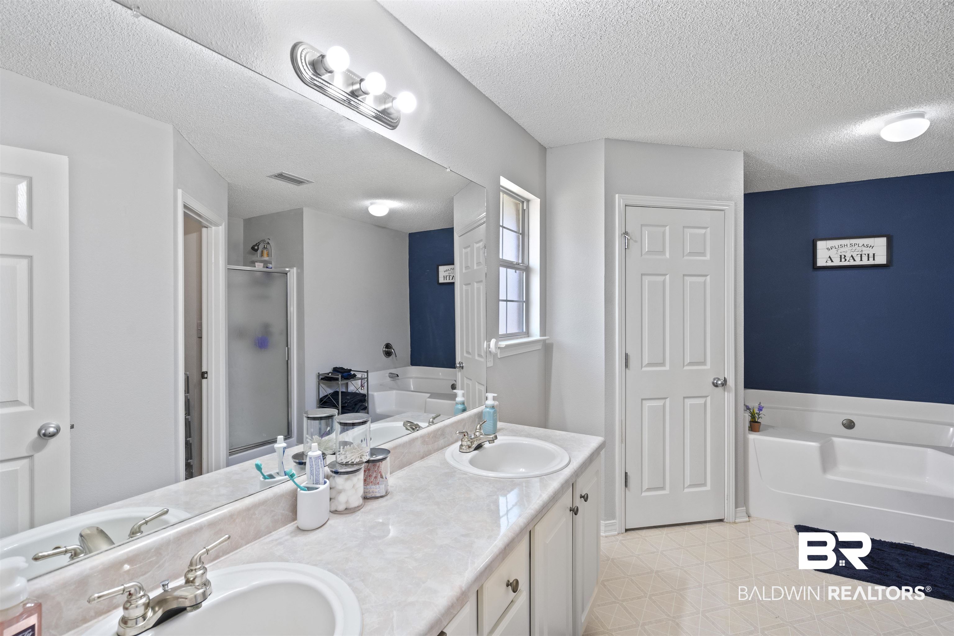 30621 Pinyon Drive Daphne, AL 36527 - Photo 19 of 41 Master Bathroom