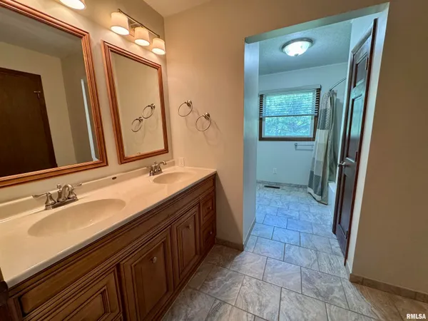 $399,000 | 2001 West Jackson Street, Unit C, Macomb, IL 61455