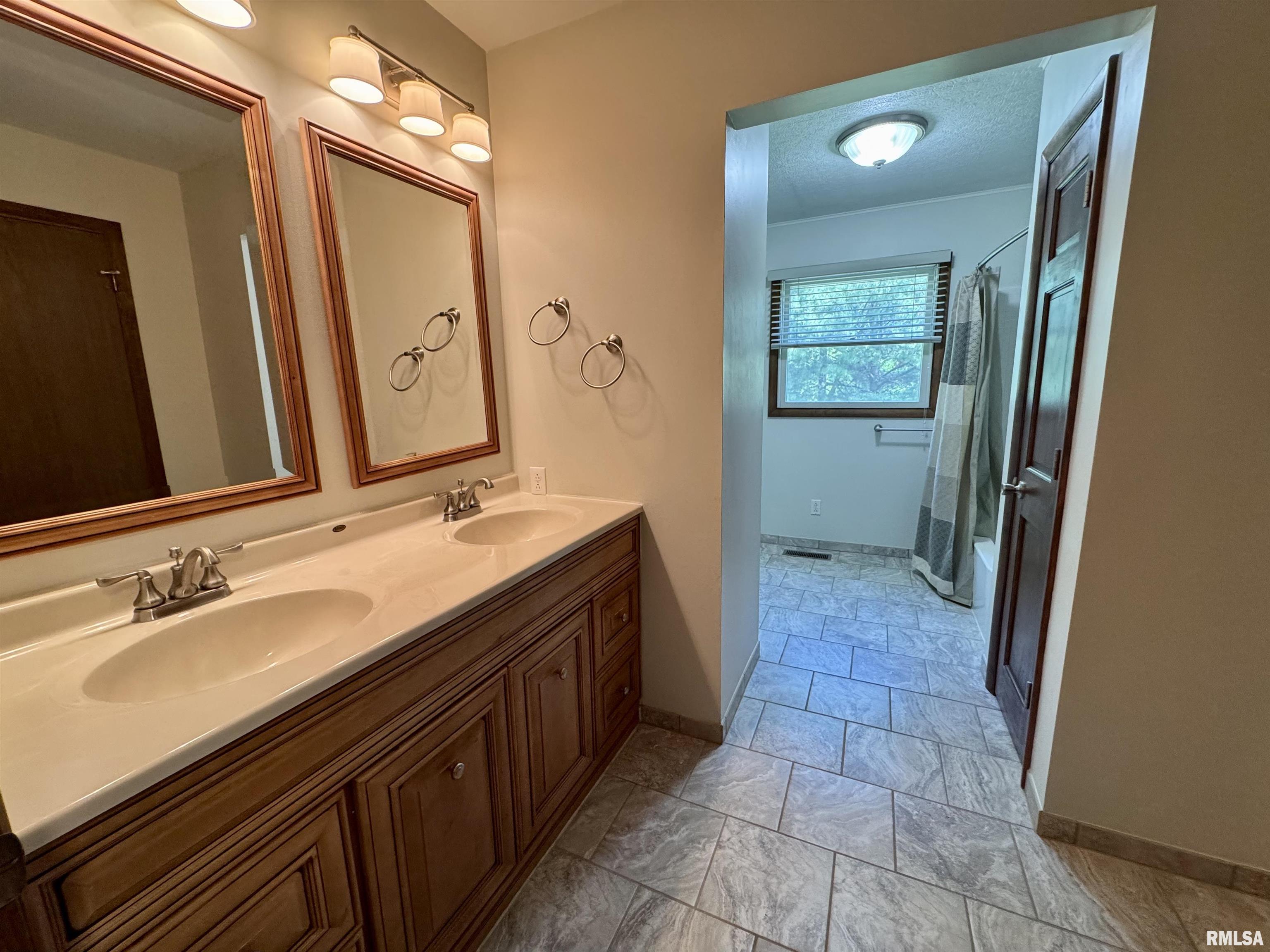 2001 West Jackson Street, Unit C Macomb, IL 61455 - Photo 17 of 45