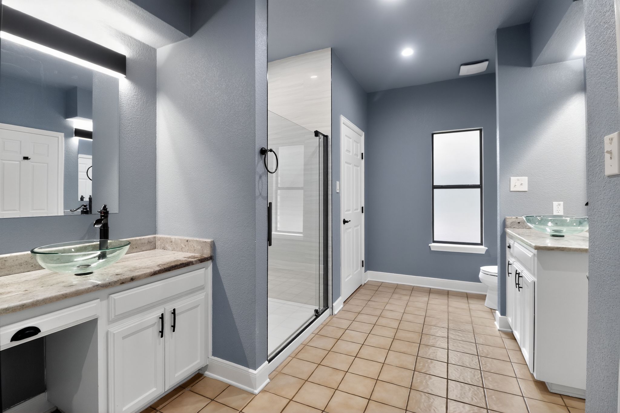 128 Mockingbird Lane Georgetown, TX 78633 - Photo 14 of 32 Primary Bathroom with Dual Vanity