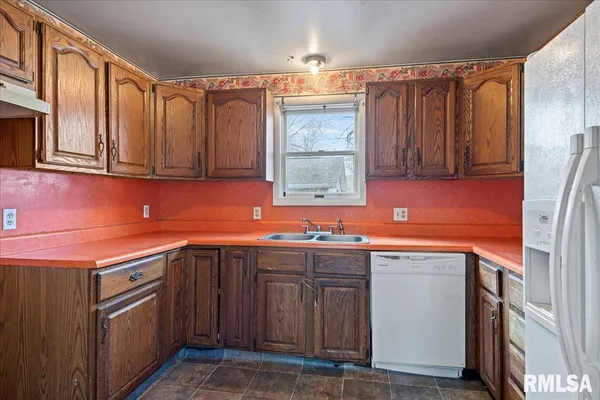 $79,999 | 600 Sanford Street, Nokomis, IL 62075