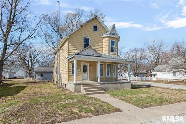 $79,999 | 600 Sanford Street, Nokomis, IL 62075