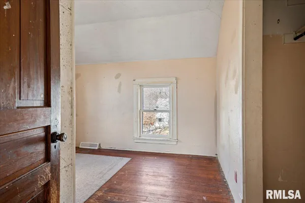 $79,999 | 600 Sanford Street, Nokomis, IL 62075