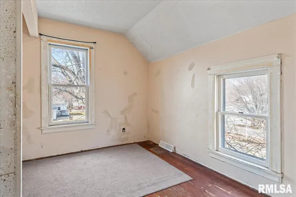 $79,999 | 600 Sanford Street, Nokomis, IL 62075
