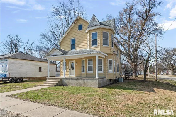$79,999 | 600 Sanford Street, Nokomis, IL 62075