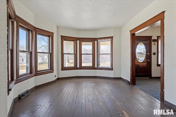 $79,999 | 600 Sanford Street, Nokomis, IL 62075