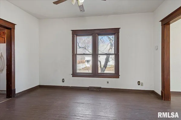 $79,999 | 600 Sanford Street, Nokomis, IL 62075