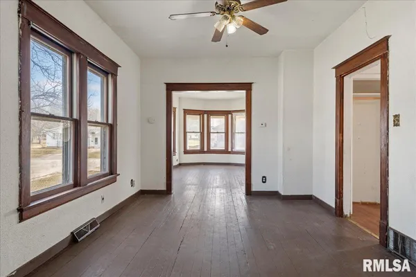 $79,999 | 600 Sanford Street, Nokomis, IL 62075
