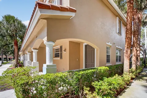 $385,000 | 1418 West Wickham Circle, Unit B, Delray Beach, FL 33445