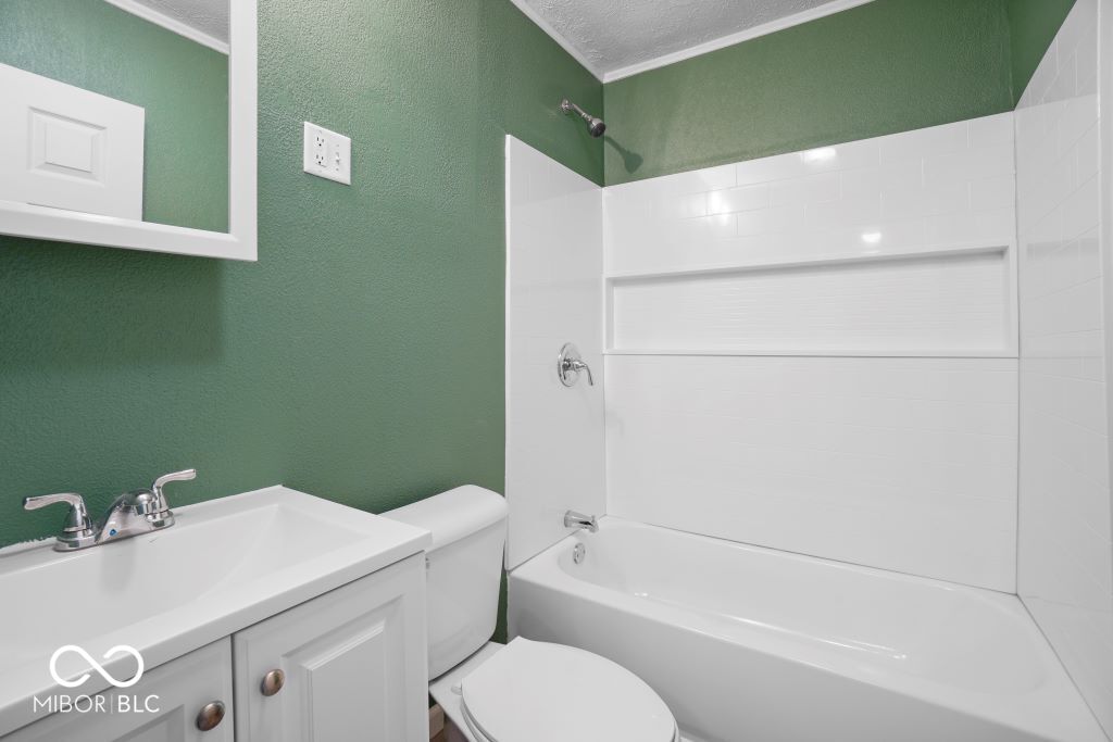 6255 Raleigh Drive Indianapolis, IN 46219 - Photo 8 of 25