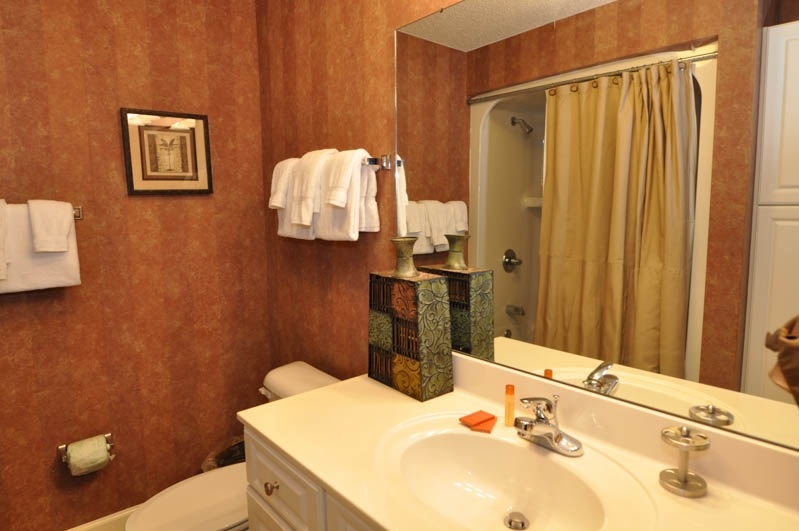 27580 Canal Road, Unit 1417 Orange Beach, AL 36561 - Photo 11 of 16 Guest Bath