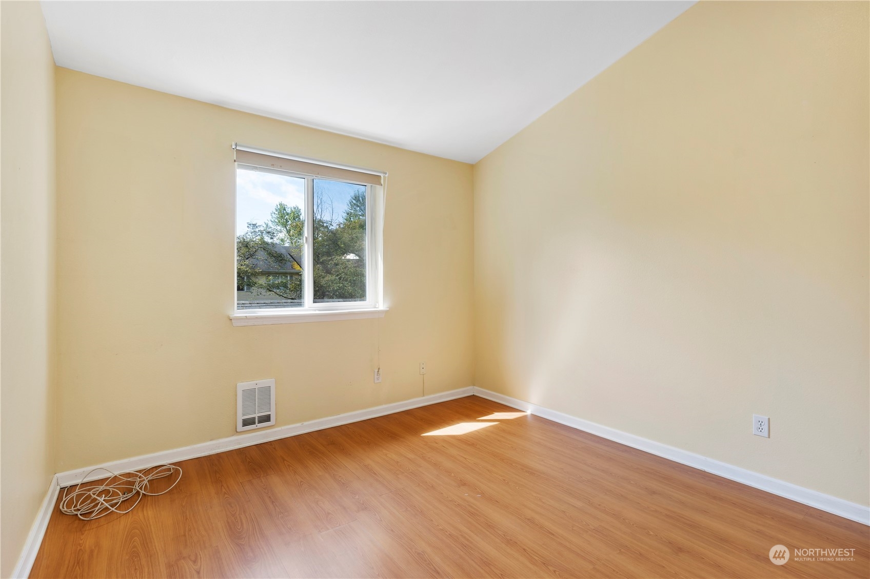 833 Southwest Sunset Boulevard, Unit M58 Renton, WA 98057 - Photo 20 of 24 an empty room with wooden floor and windows