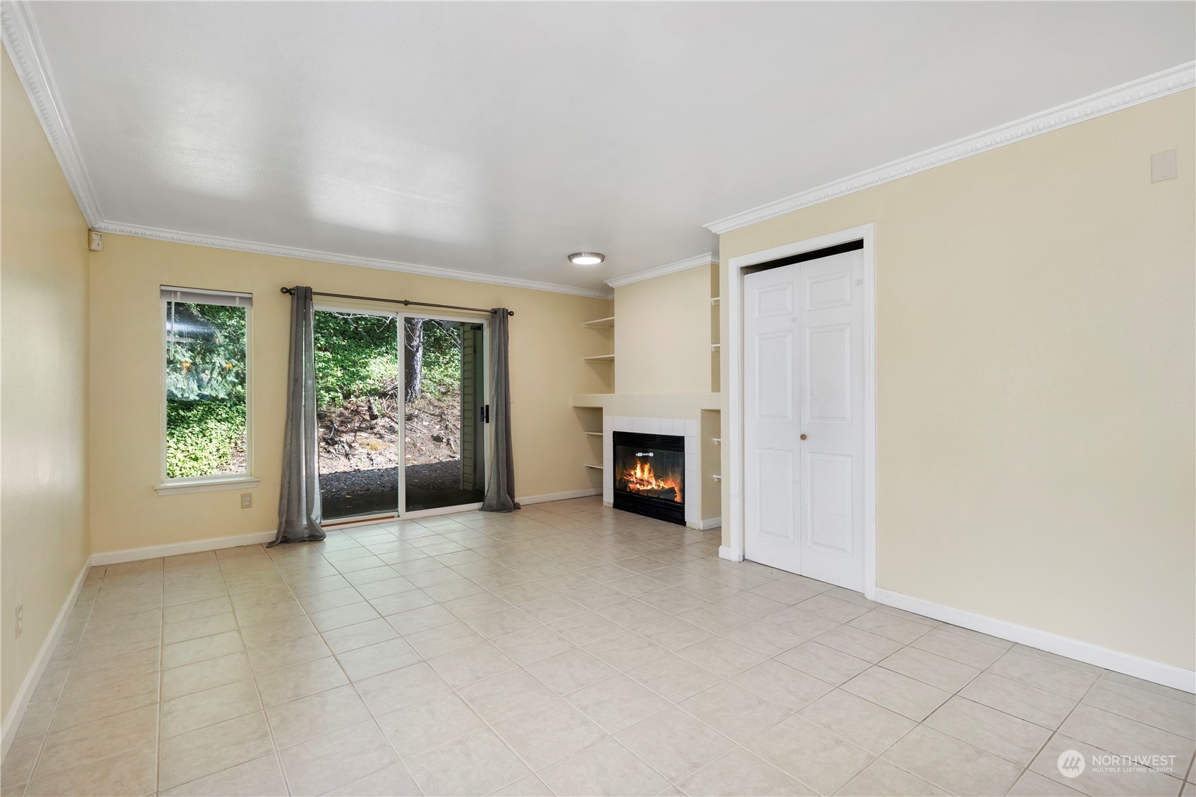 833 Southwest Sunset Boulevard, Unit M58 Renton, WA 98057 - Photo 5 of 24 an empty room with furniture and a fireplace