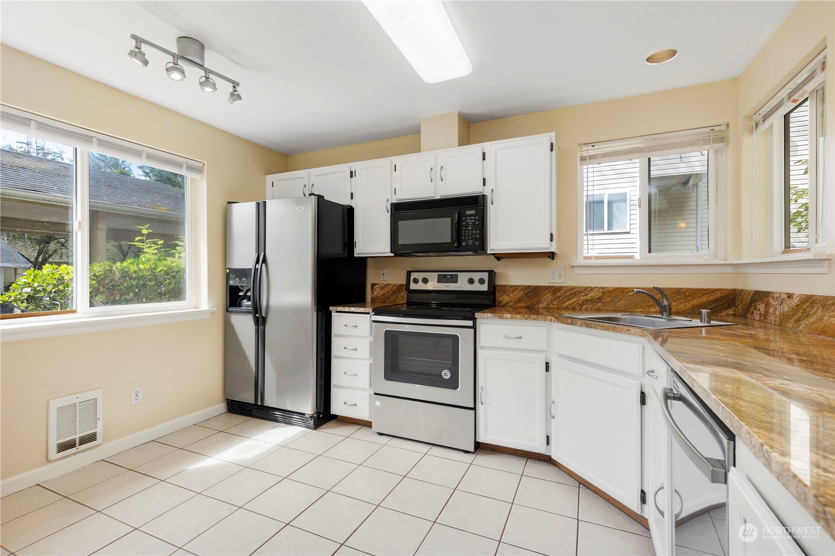 833 Southwest Sunset Boulevard, Unit M58 Renton, WA 98057 - Photo 9 of 24 a kitchen with cabinets stainless steel appliances and a window