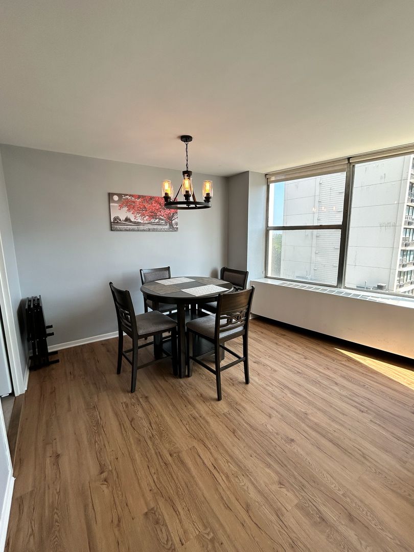 5757 North Sheridan Road, Unit 7D Chicago, IL 60660 - Photo 6 of 16