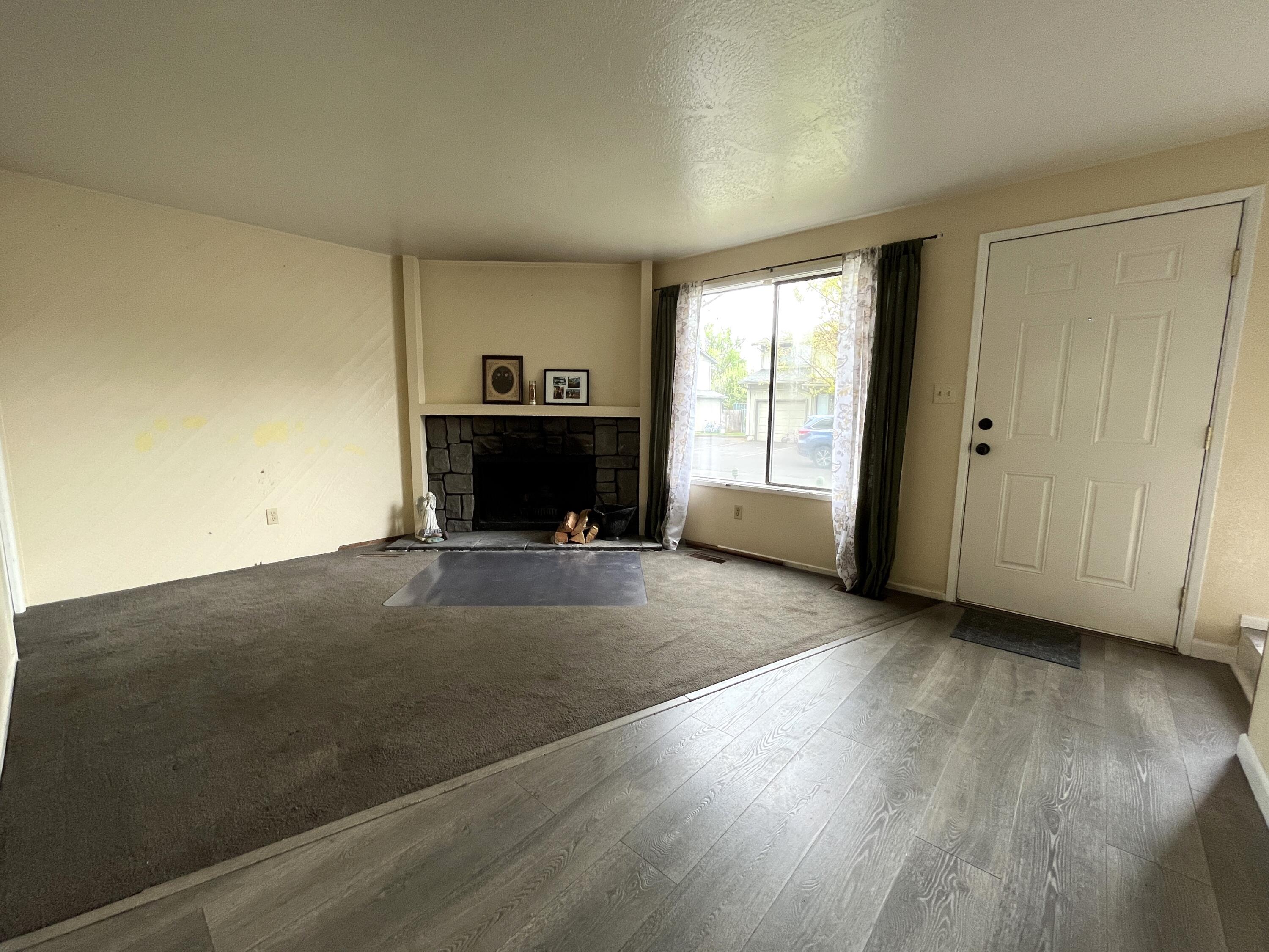 1192 Morrow Road, Unit B Medford, OR 97504 - Photo 5 of 28 5