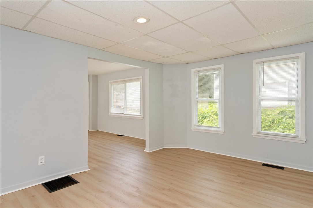 34 Dugan Place Rochester, NY 14612 - Photo 12 of 38