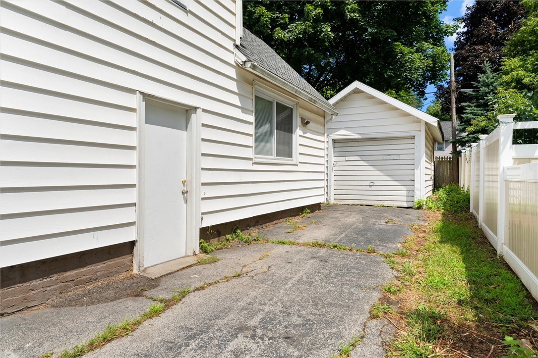 34 Dugan Place Rochester, NY 14612 - Photo 3 of 38