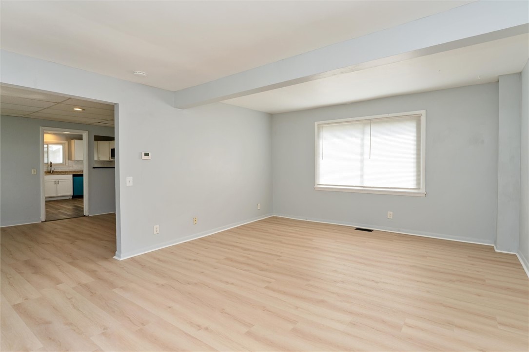 34 Dugan Place Rochester, NY 14612 - Photo 4 of 38