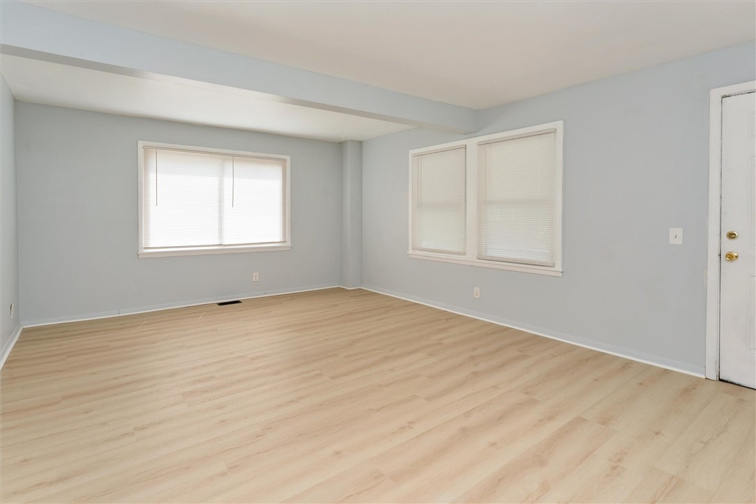 34 Dugan Place Rochester, NY 14612 - Photo 7 of 38