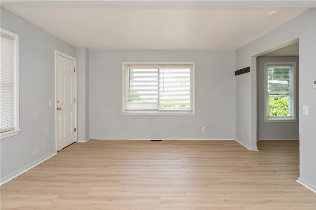 34 Dugan Place Rochester, NY 14612 - Photo 9 of 38