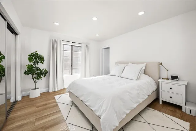 $738,000 | 154 North Meridith Avenue, Unit 8, Pasadena, CA 91106