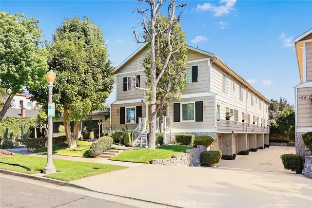 $738,000 | 154 North Meridith Avenue, Unit 8, Pasadena, CA 91106