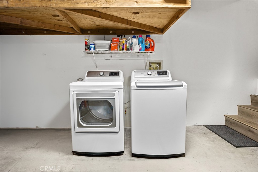 154 North Meridith Avenue, Unit 8 Pasadena, CA 91106 - Photo 25 of 31 a utility room with dryer and washer