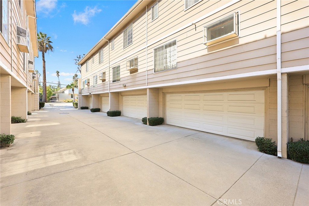154 North Meridith Avenue, Unit 8 Pasadena, CA 91106 - Photo 27 of 31 a view of a street with buildings