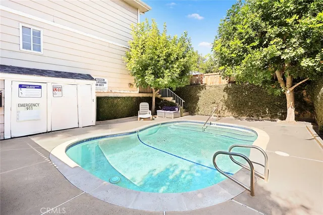 $738,000 | 154 North Meridith Avenue, Unit 8, Pasadena, CA 91106