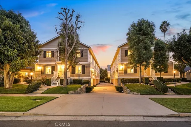 $738,000 | 154 North Meridith Avenue, Unit 8, Pasadena, CA 91106
