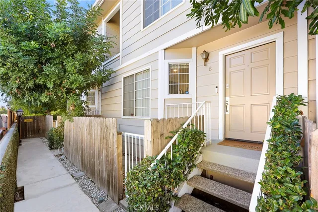 $738,000 | 154 North Meridith Avenue, Unit 8, Pasadena, CA 91106