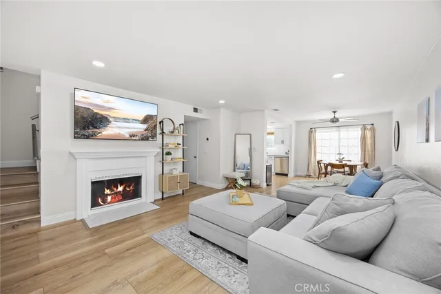 $738,000 | 154 North Meridith Avenue, Unit 8, Pasadena, CA 91106