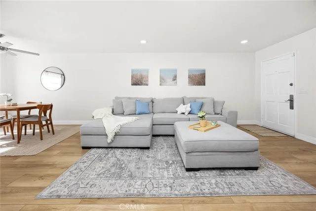 $738,000 | 154 North Meridith Avenue, Unit 8, Pasadena, CA 91106