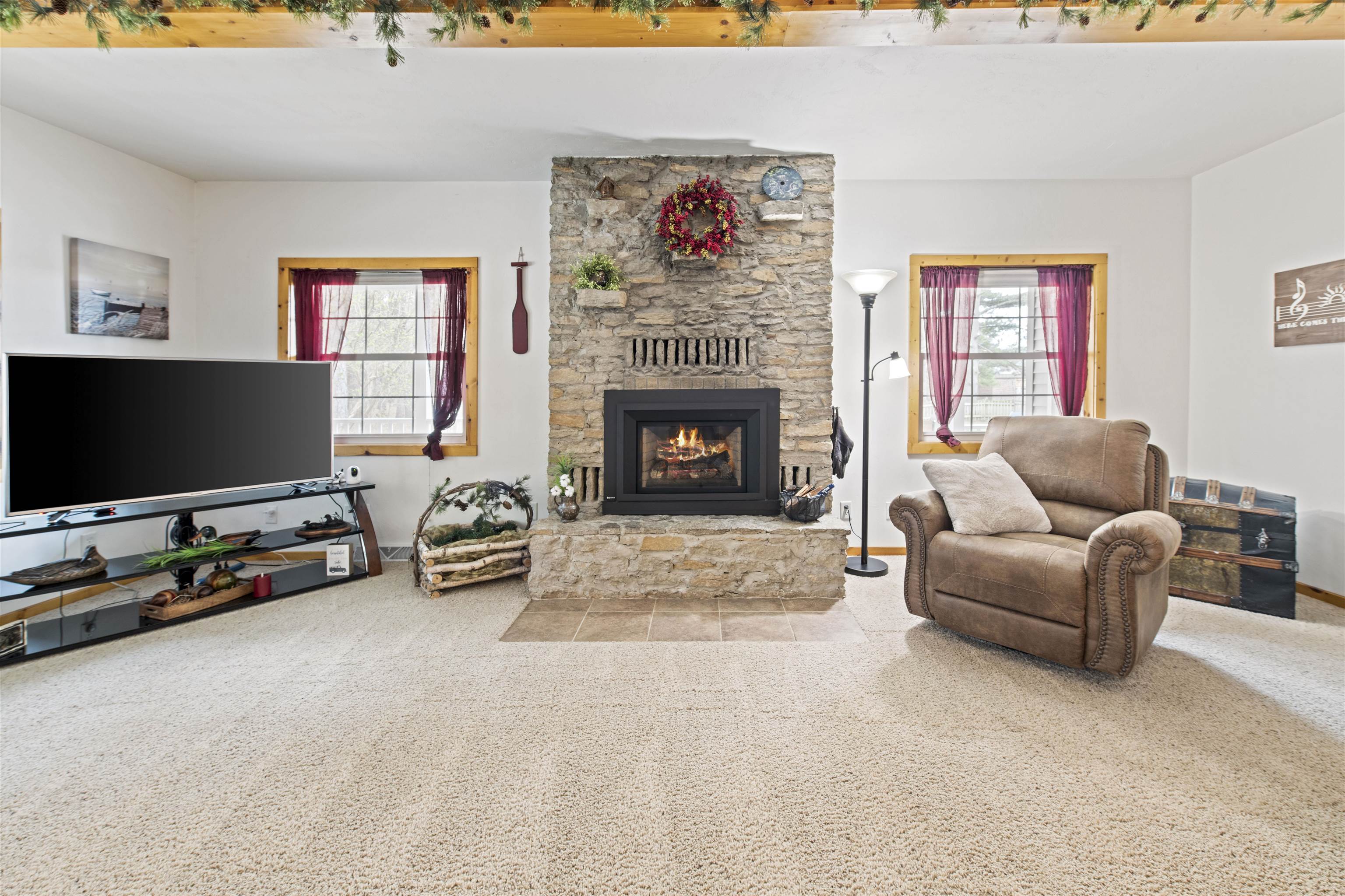 2591 Redpath Drive Marinette, WI 54143 - Photo 5 of 61