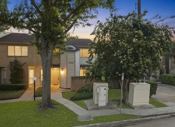 $2,000 | 1922 Augusta Drive, Unit 1/16, Houston, TX 77057