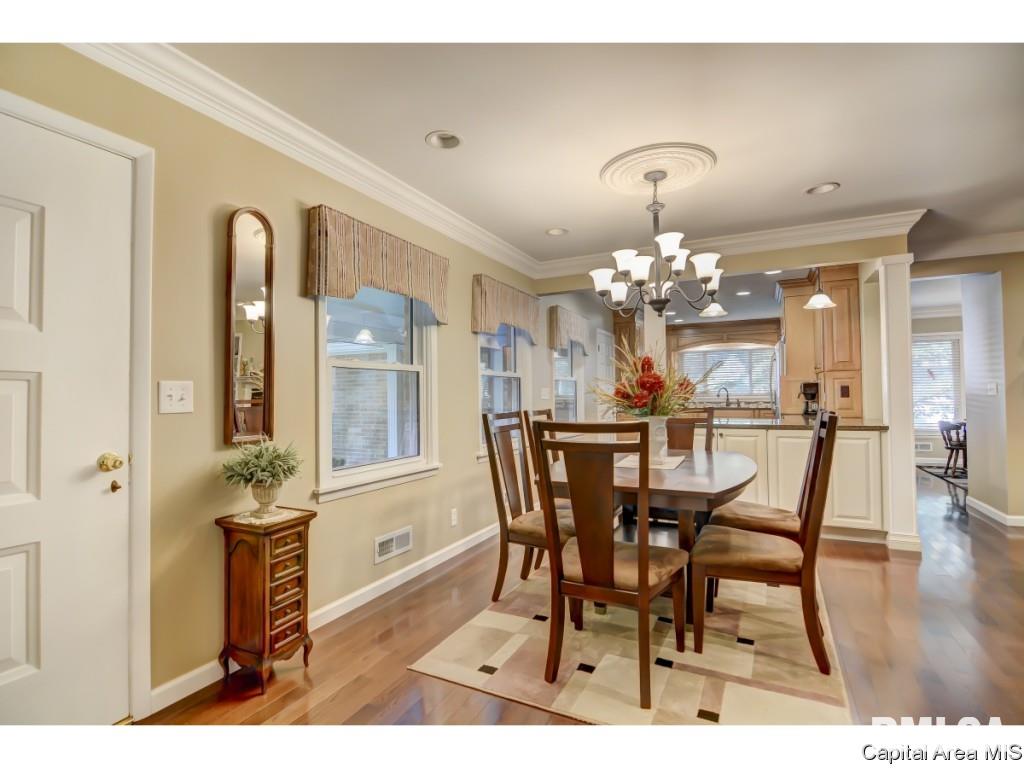 7 Wildwood Road Springfield, IL 62704 - Photo 4 of 35