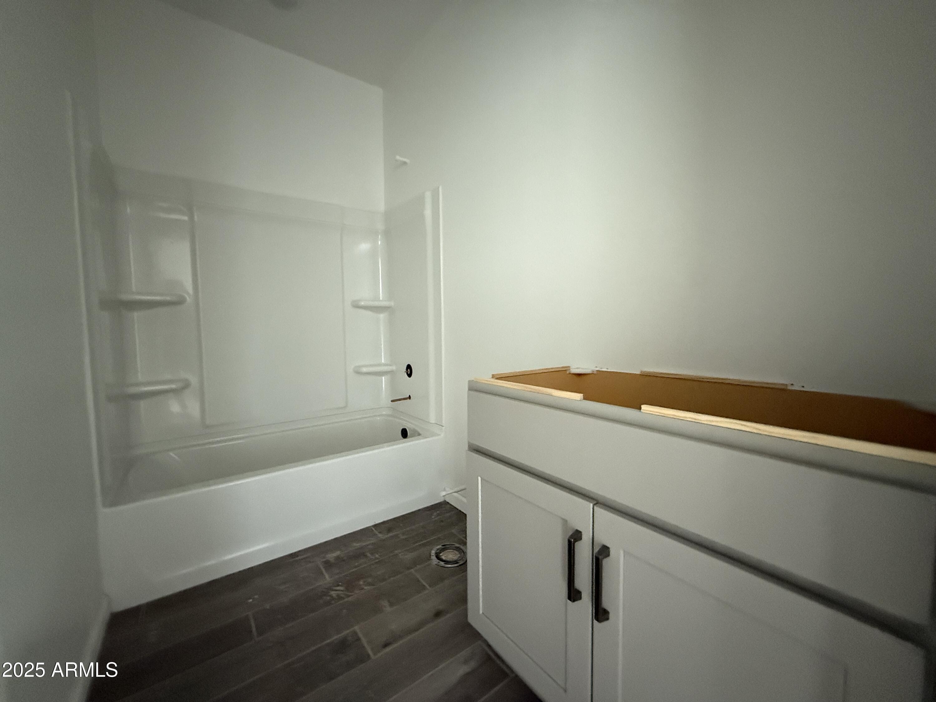 9627 West Tamarisk Avenue Tolleson, AZ 85353 - Photo 7 of 42 a bathroom with a bathtub