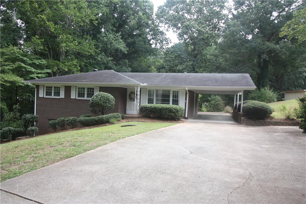 Great all brick home in the quiet Forest Heights Neighborhood.  Convenient to Buchanan and minutes away from 1-20.