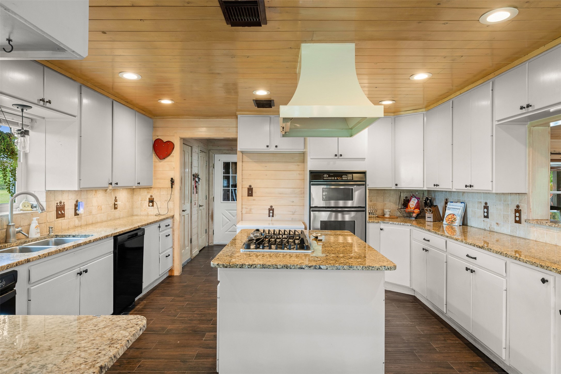 888 Tafelski Road New Waverly, TX 77358 - Photo 4 of 37