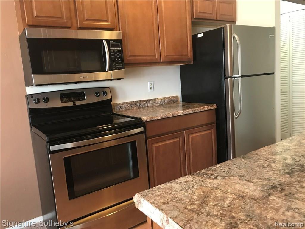 3825 Lone Pine Road, Unit 200 West Bloomfield, MI 48323 - Photo 6 of 15