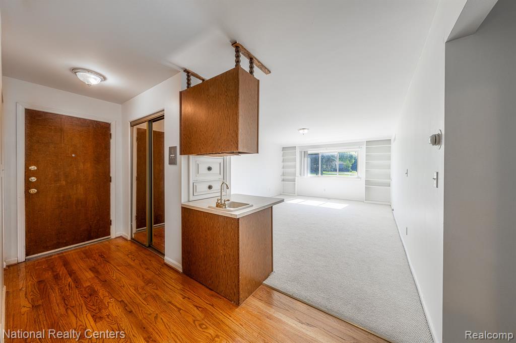801 West Long Lake Road, Unit G1 Bloomfield Hills, MI 48302 - Photo 4 of 28