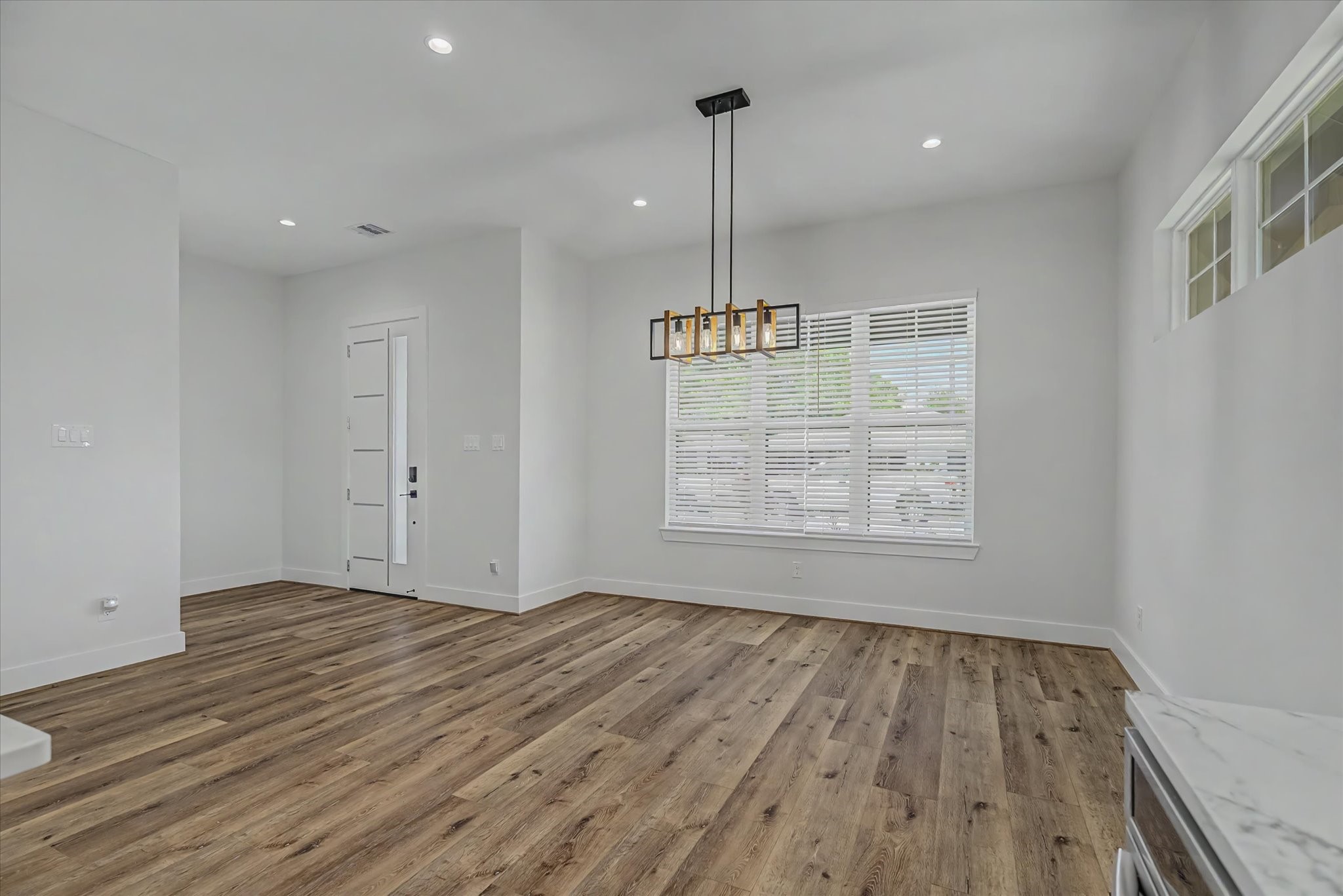 3806 Dreyfus Street Houston, TX 77021 - Photo 7 of 48 Dining and entry area featuring an open-concept layout, and natural light.