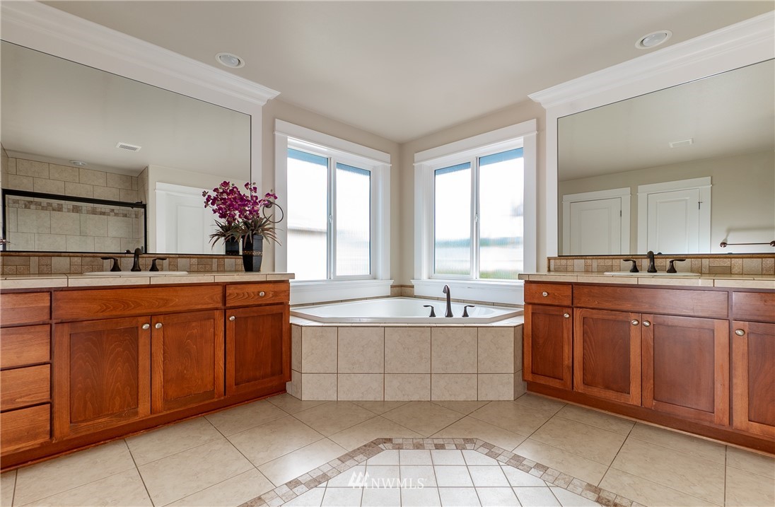 5102 Northeast 10th Street Renton, WA 98059 - Photo 13 of 28