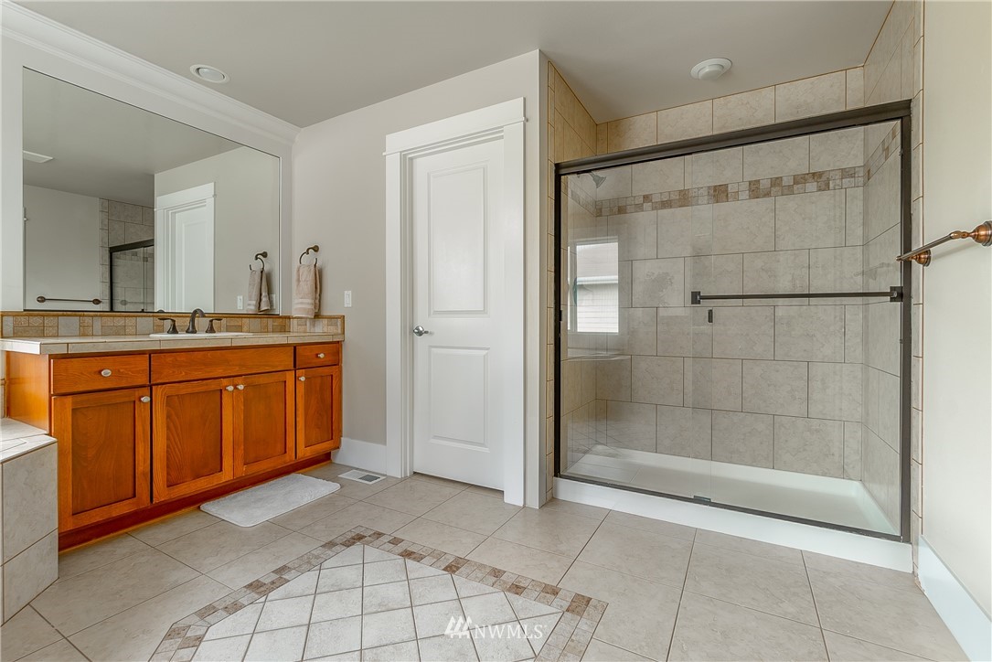 5102 Northeast 10th Street Renton, WA 98059 - Photo 14 of 28