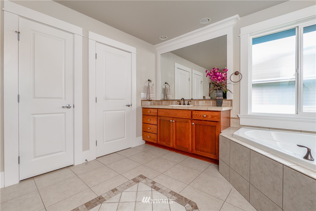 5102 Northeast 10th Street Renton, WA 98059 - Photo 15 of 28