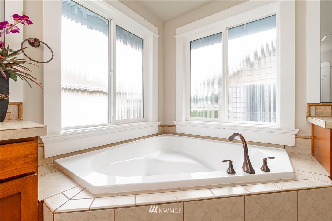 5102 Northeast 10th Street Renton, WA 98059 - Photo 16 of 28