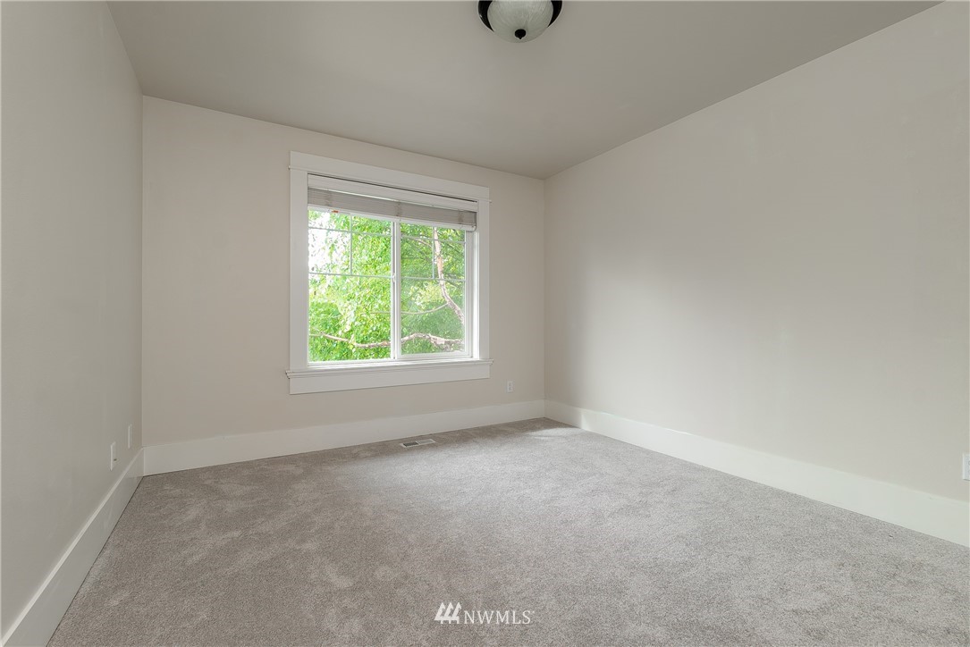 5102 Northeast 10th Street Renton, WA 98059 - Photo 18 of 28